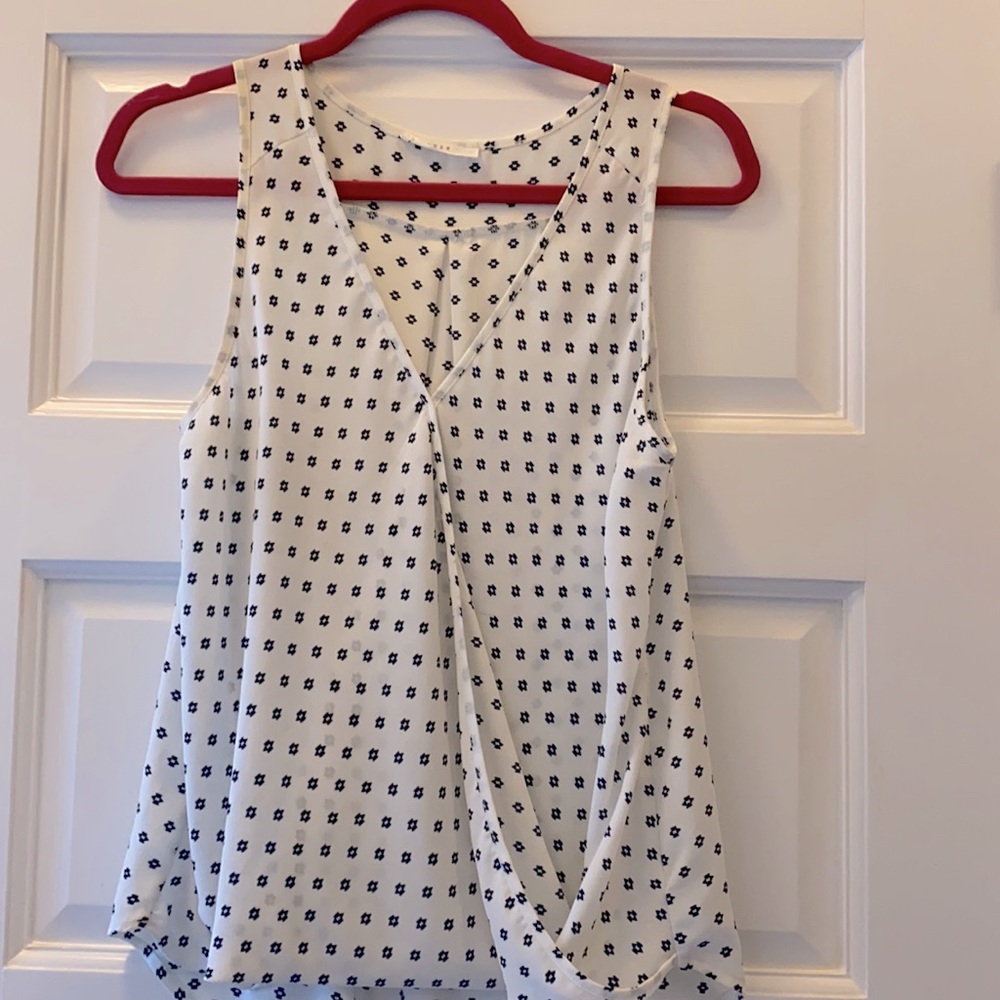 White/navy geometric tank